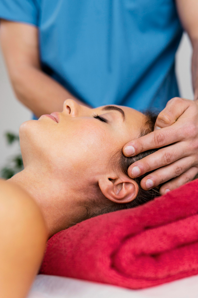 Técnica de auriculoterapia aplicada en puntos de la oreja